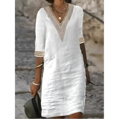 Alma™ | Midi kjole med V-udskæring og kontrastdetailler i blonder