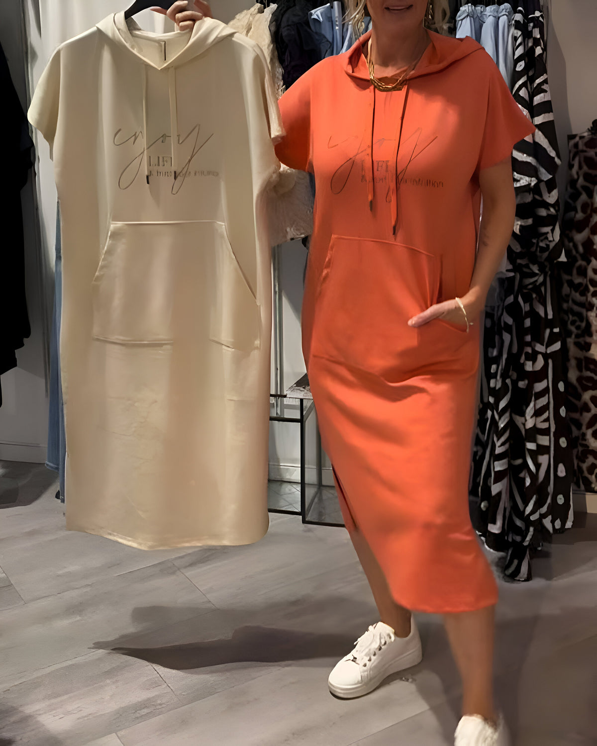 Lorette™ | Komfortabel hoodiekjole